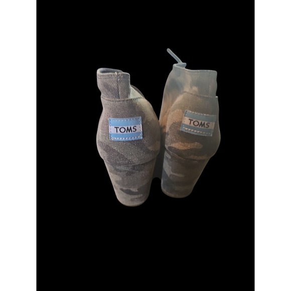 TOMS Women's Size 9 Camo Wedge Heels Fall Outfit Casual Platform Shoes - Picture 2 of 4